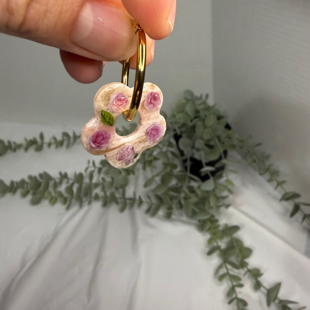 Handmade floral hoop earrings - Picture 3 of 6